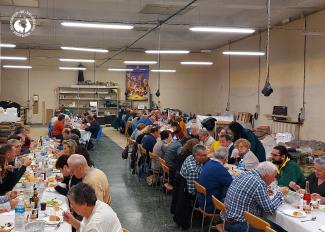 Comida constructores en el local social