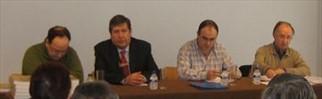La mesa Presidencial con el concejal de Cultura de Zizur en el centro