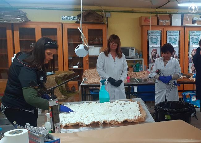 Monográfico Cueva con voladizo, Lola Temprado
