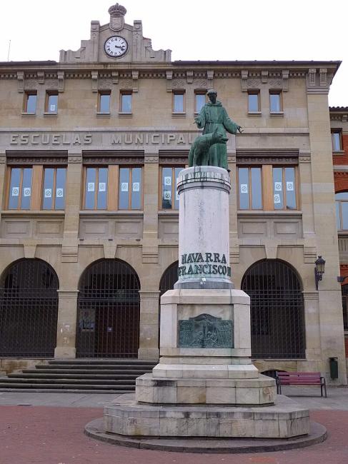 Estatua de San Francisco de Asís en Pamplona
